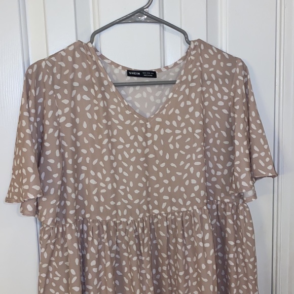 SHEIN tan and white dress. Size M. - Picture 2 of 2